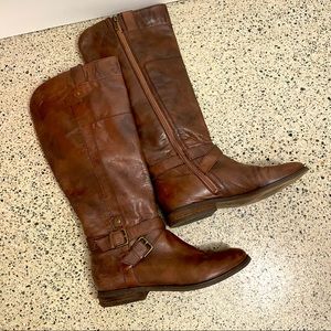 Marc Jacob’s “riding boots” in dark brown, with side zip and buckle detail.